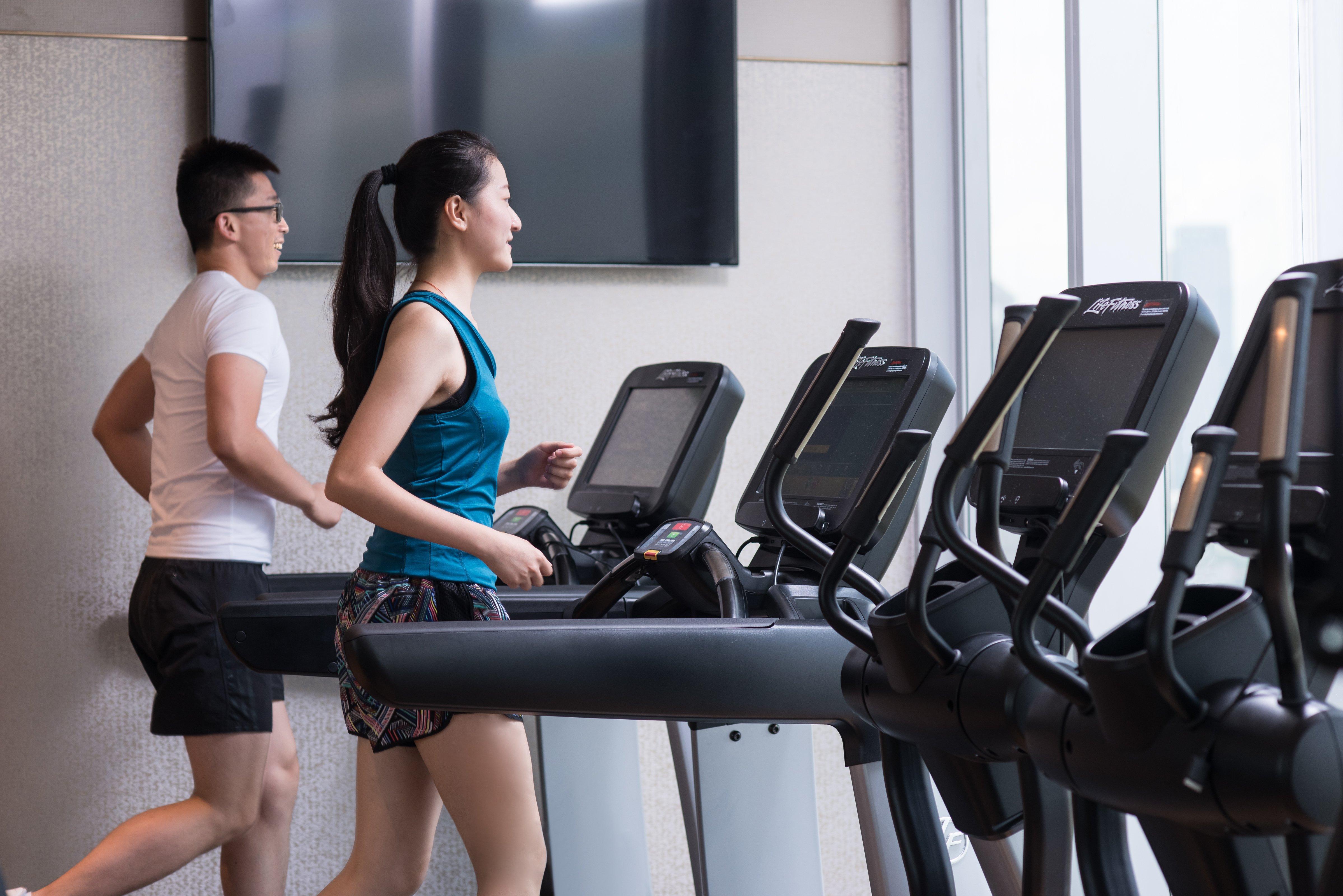 Готель Crowne Plaza Macau By Ihg Екстер'єр фото People running on treadmills