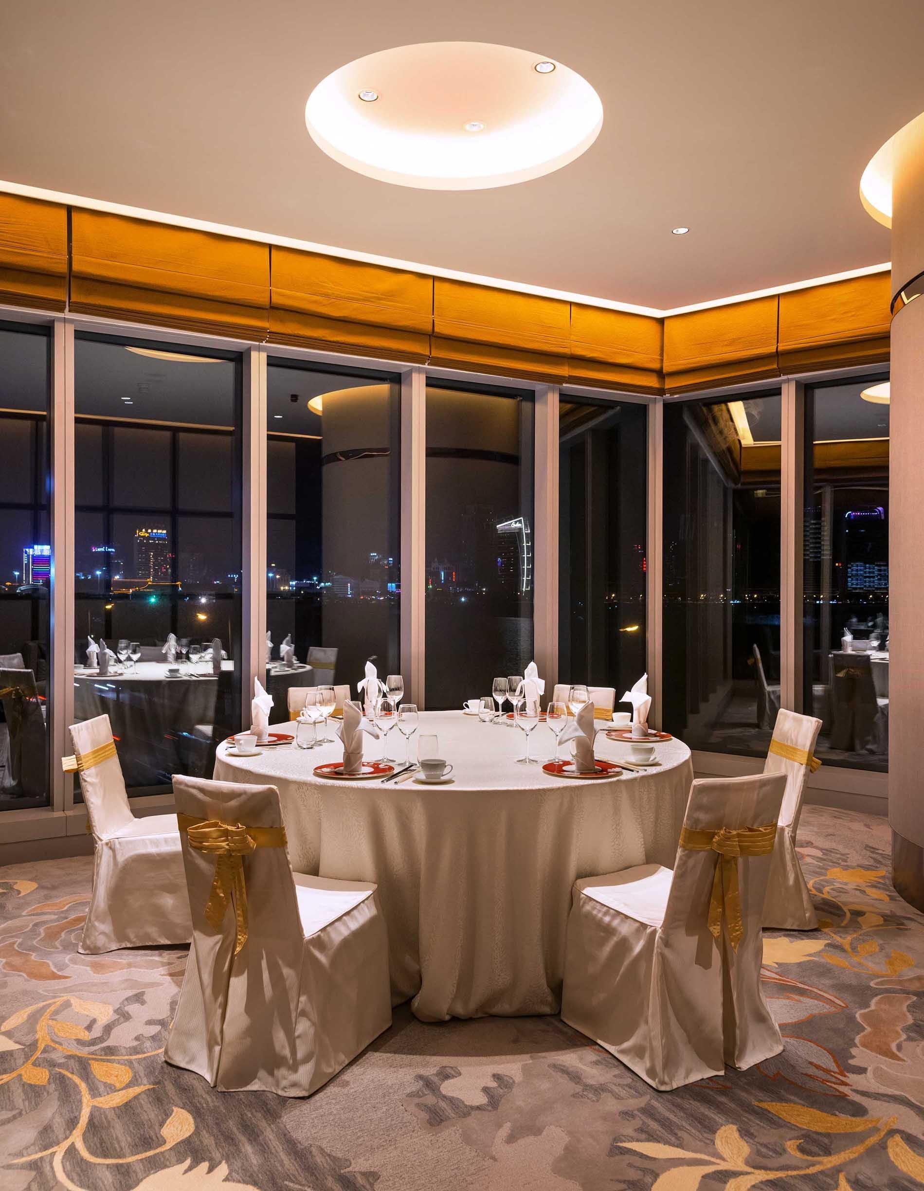 Готель Crowne Plaza Macau By Ihg Екстер'єр фото The Club Lounge at the 39th floor