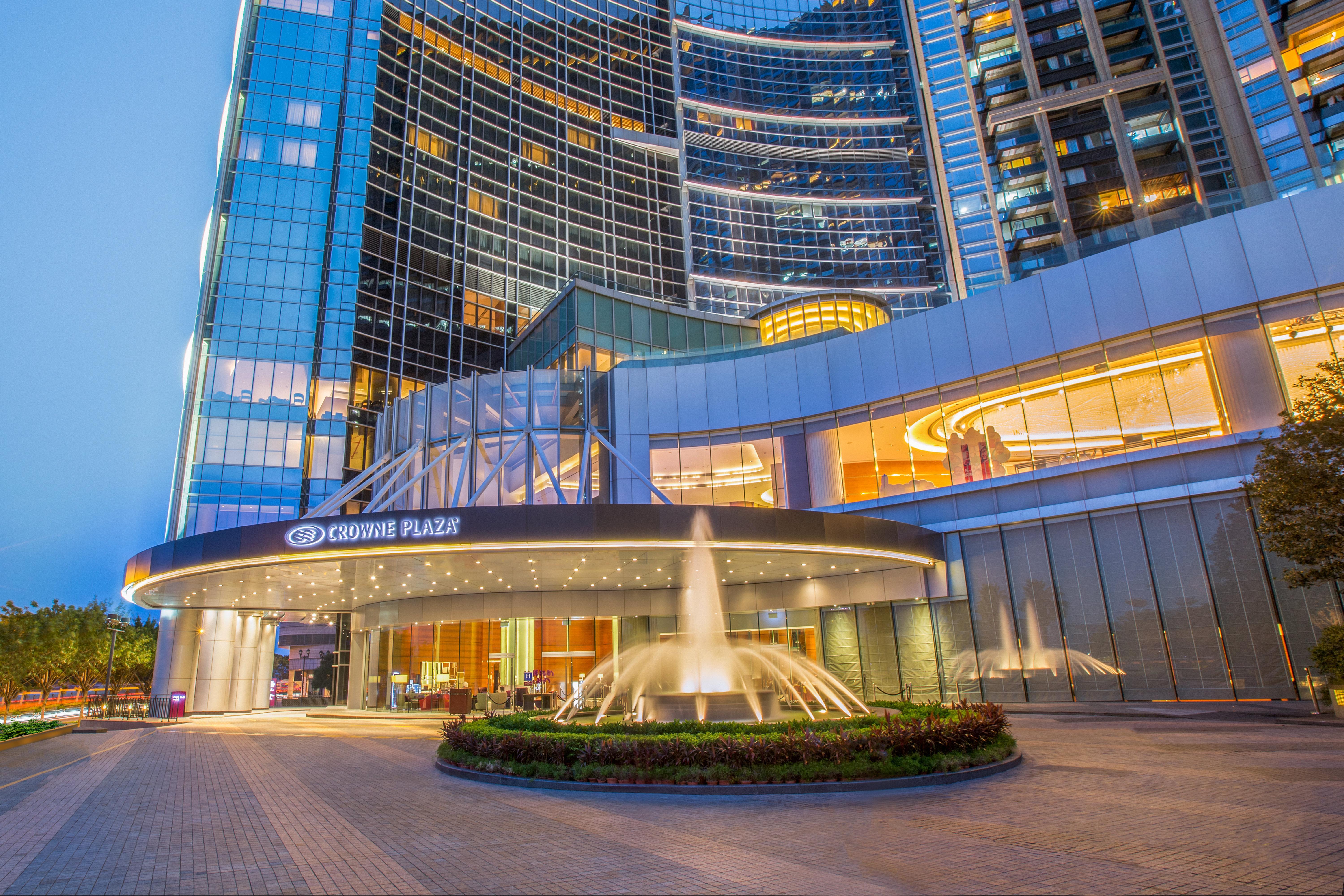 Готель Crowne Plaza Macau By Ihg Екстер'єр фото The entrance of the hotel